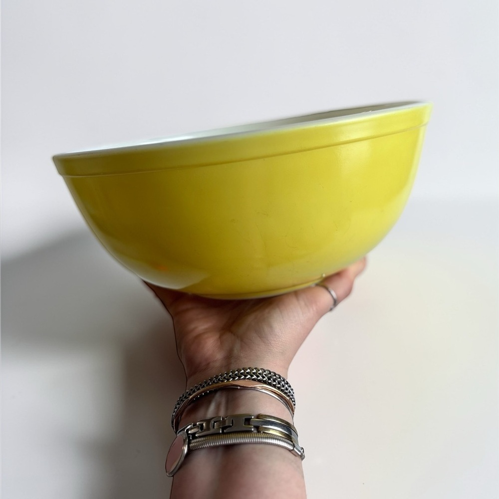 Vintage Pyrex 404 Yellow Mixing Bowl; 4 Qt Mid Century Kitchen Bakeware